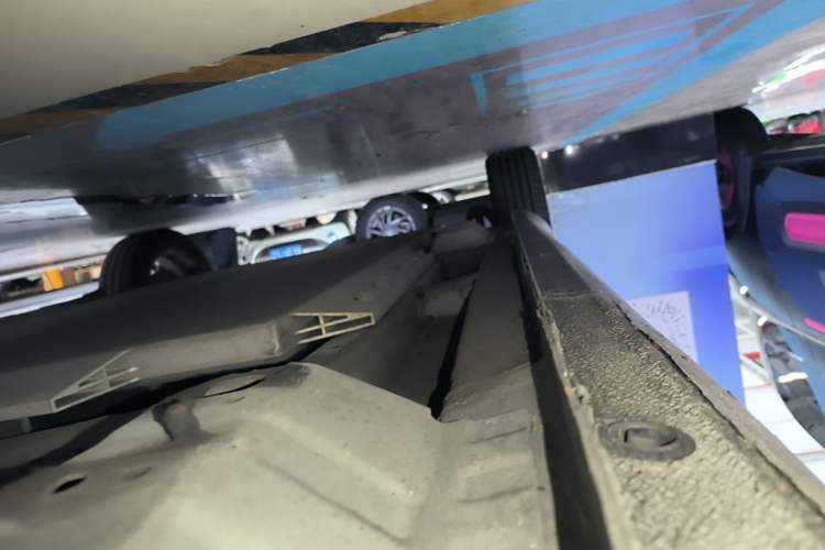 Used ORA White Cat 2020 305 km Luxury Version Right Side Sill