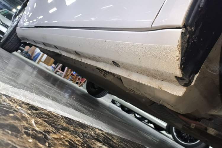 Used ORA White Cat 2020 360 km Luxury Version Right Side Sill