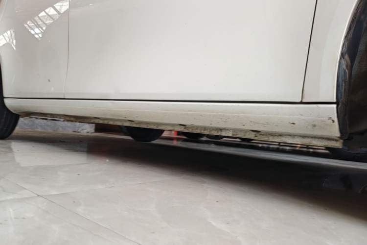 Used ORA White Cat 2020 360 km Luxury Version Right Side Sill