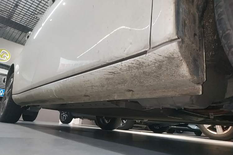 Used ORA White Cat 2020 305 km Luxury Version Right Side Sill