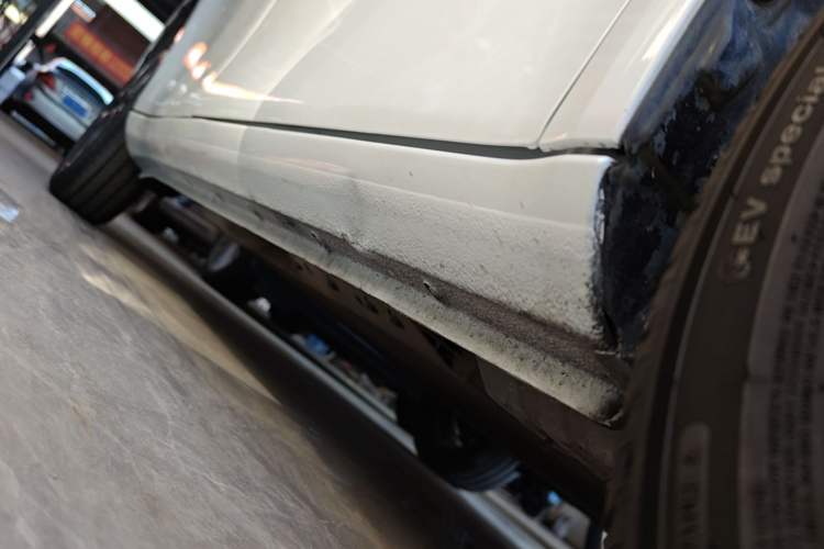 Used ORA White Cat 2020 305 km Luxury Version Right Side Sill