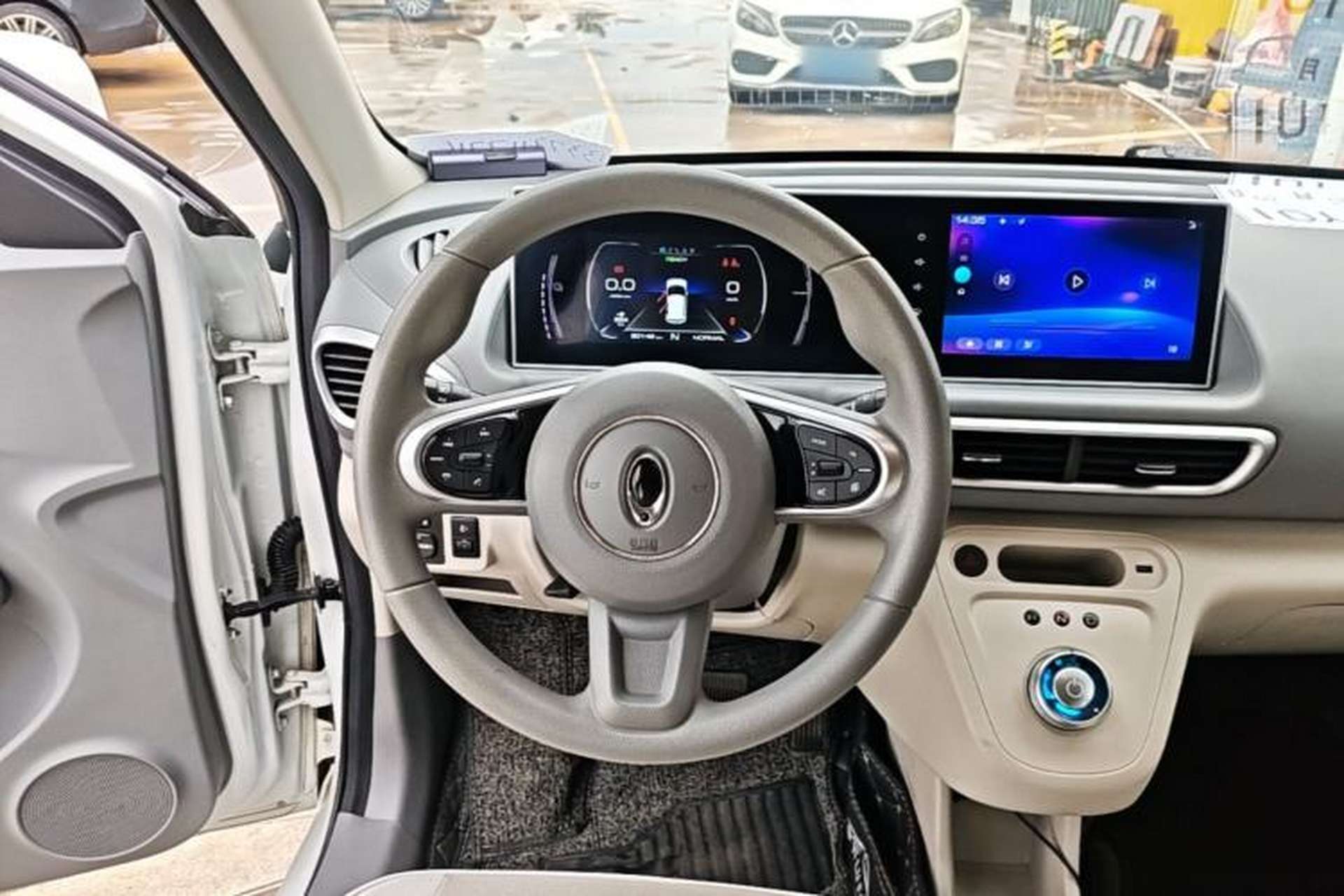 Used ORA White Cat 2020 305 km Luxury Version Steering Wheel
