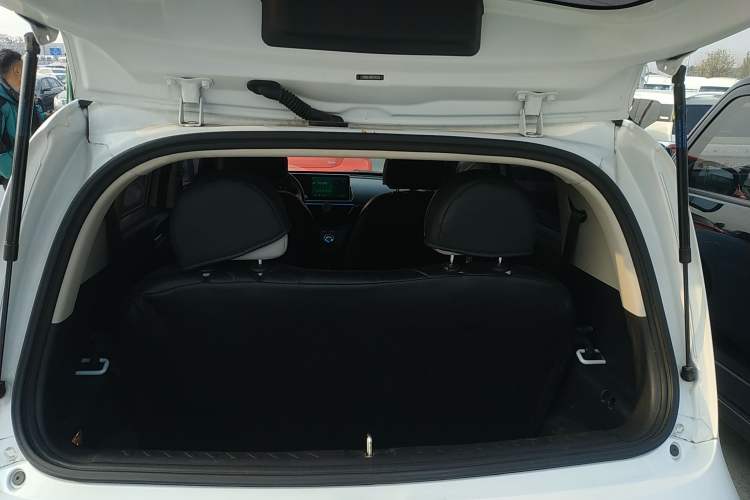 Used ORA White Cat 2020 305 km Luxury Version Trunk