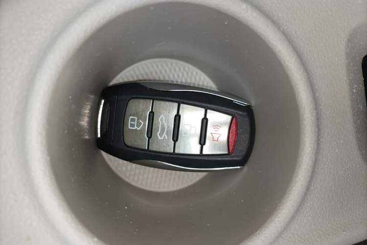 Used ORA White Cat 2020 360 km Luxury Version Vehicle Key