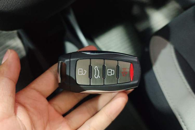Used ORA White Cat 2020 360 km Luxury Version Vehicle Key
