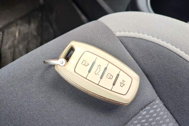 Used ORA White Cat 2020 360 km Luxury Version Vehicle Key