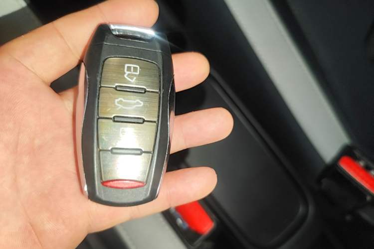 Used ORA White Cat 2020 360 km Luxury Version Vehicle Key