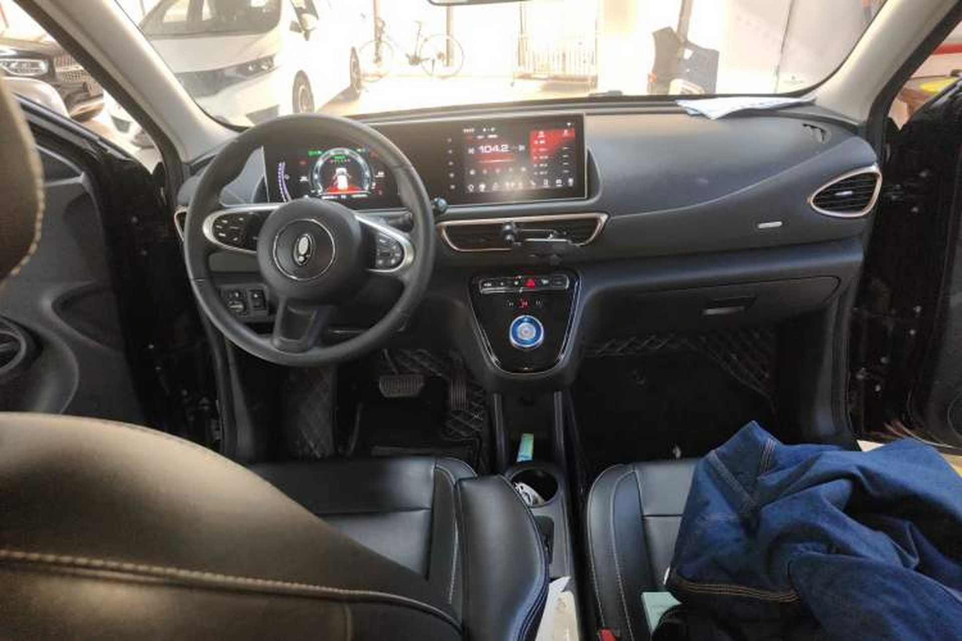 Used ORA White Cat 2022 Xiaoyue Mao Edition 360 km Luxury Model Lithium NMC Center Console