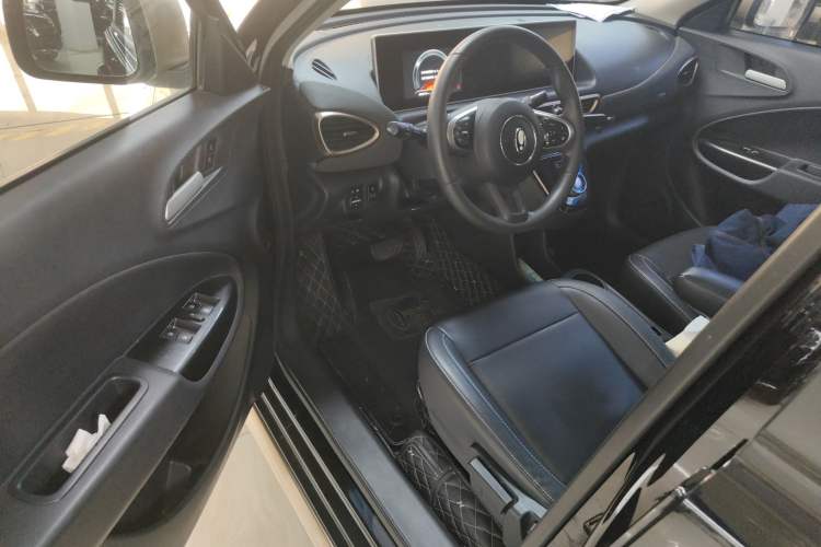 Used ORA White Cat 2022 Xiaoyue Mao Edition 360 km Luxury Model Lithium NMC Driver Seat