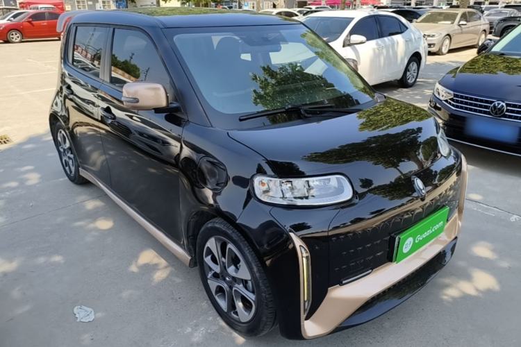 Used ORA White Cat 2022 Xiaoyue Mao Edition 360 km Luxury Model Lithium NMC Front Right 45 Deg