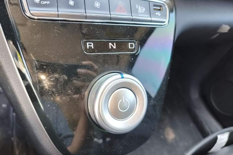 Used ORA White Cat 2022 Xiaoyue Mao Edition 360 km Luxury Model Lithium NMC Gear Lever