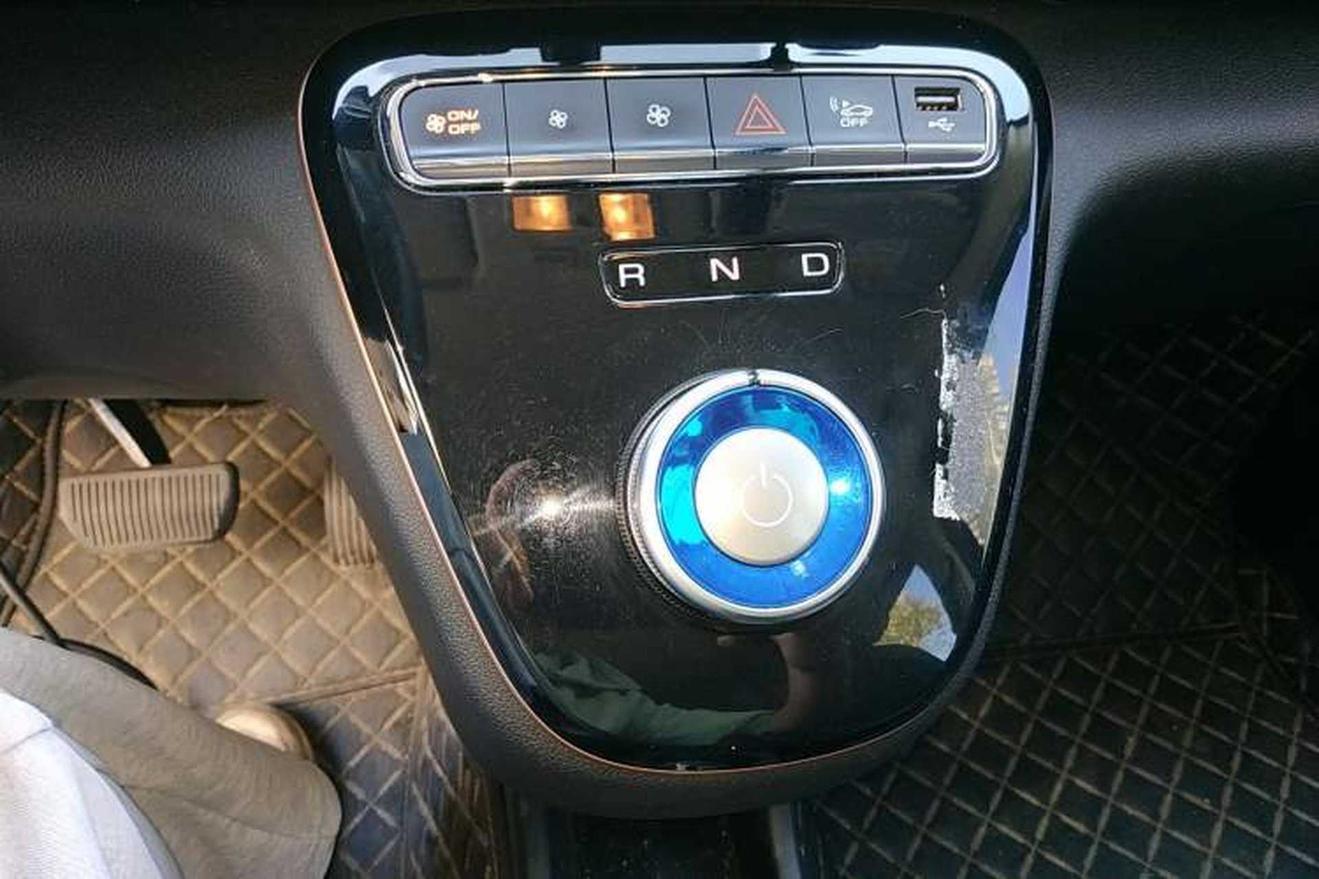Used ORA White Cat 2022 Xiaoyue Mao Edition 360 km Luxury Model Lithium NMC Gear Lever