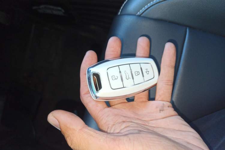 Used ORA White Cat 2022 Xiaoyue Mao Edition 360 km Luxury Model Lithium NMC Interior 1
