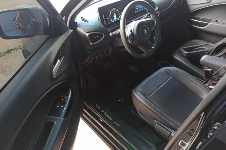 Used ORA White Cat 2022 Xiaoyue Mao Edition 360 km Luxury Model Lithium NMC Interior 3