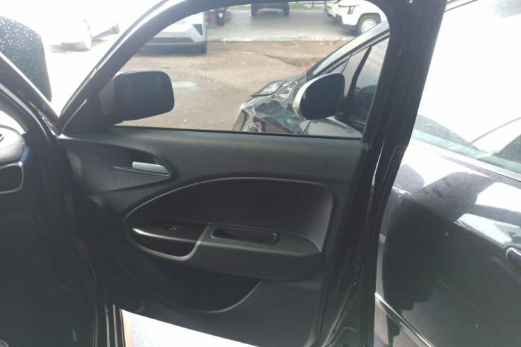 Used ORA White Cat 2022 Xiaoyue Mao Edition 360 km Luxury Model Lithium NMC Interior 5