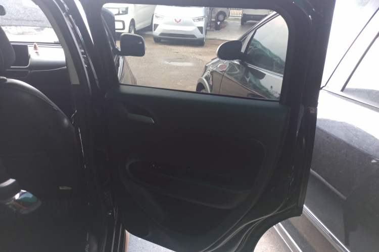 Used ORA White Cat 2022 Xiaoyue Mao Edition 360 km Luxury Model Lithium NMC Interior 6