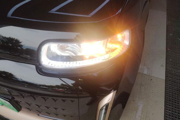 Used ORA White Cat 2022 Xiaoyue Mao Edition 401 km Flagship Model Lithium Ternary Left Front Headlight