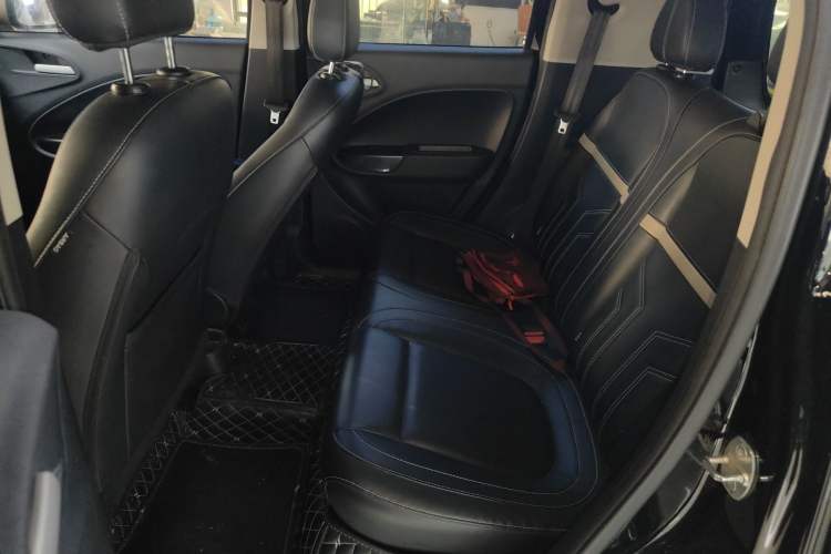 Used ORA White Cat 2022 Xiaoyue Mao Edition 360 km Luxury Model Lithium NMC Left Rear Seat