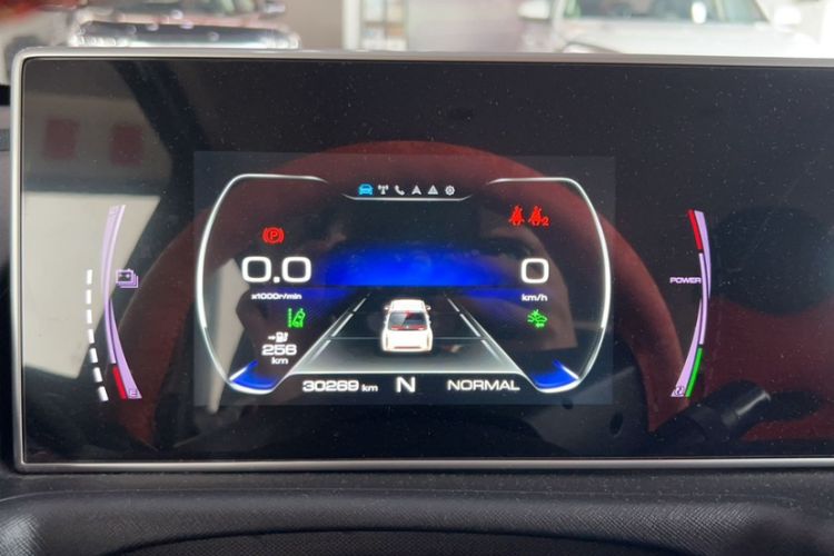 Used ORA White Cat 2022 Xiaoyue Mao Edition 401 km Flagship Model Lithium Ternary Odometer Close Up