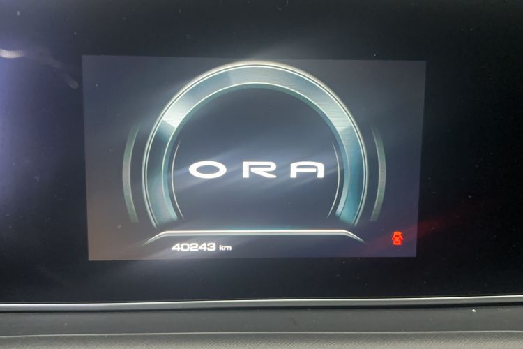 Used ORA White Cat 2022 Xiaoyue Mao Edition 360 km Luxury Model Lithium NMC Odometer Close Up