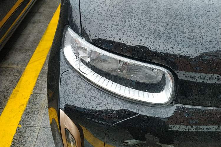 Used ORA White Cat 2022 Xiao Yean Cat Edition 360km Deluxe Model Ternary Lithium Right Front Headlight