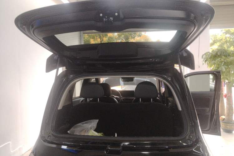 Used ORA White Cat 2022 Xiaoyue Mao Edition 401 km Flagship Model Lithium Ternary Trunk
