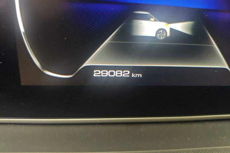 Used ORA White Cat 2022 Xiaoyue Mao Edition 360 km Luxury Model Lithium NMC Odometer Close Up