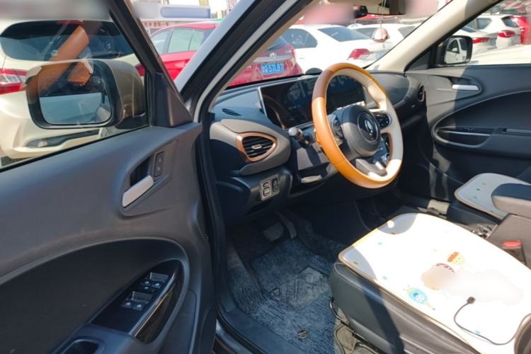 Used ORA White Cat 2022 Xiaoyue Mao Edition 360 km Luxury Model Lithium NMC Driver Seat