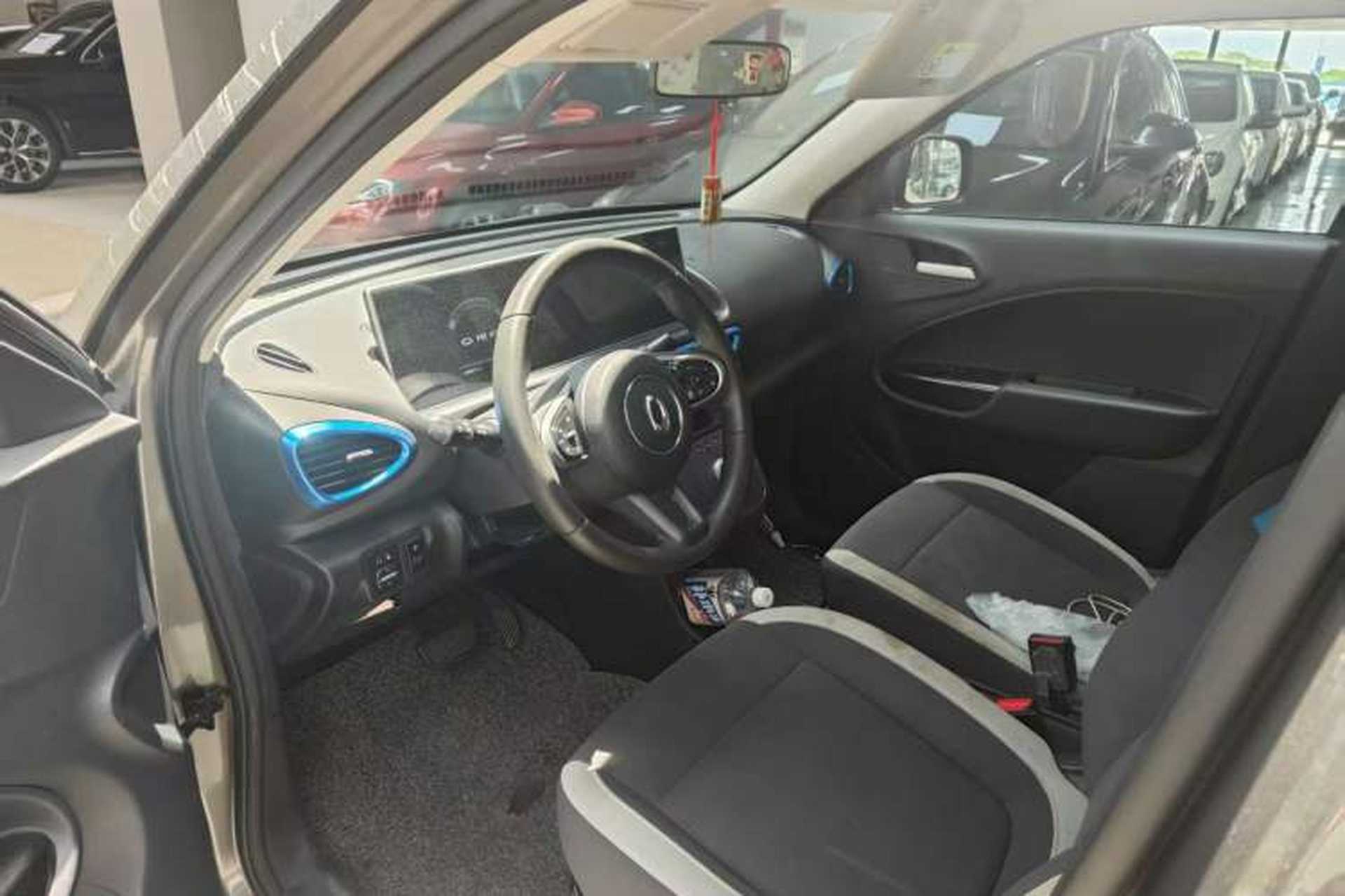 Used ORA White Cat 2022 Upgraded Model 305km Range Luxury Version Lithium-Ion Battery Interior 2