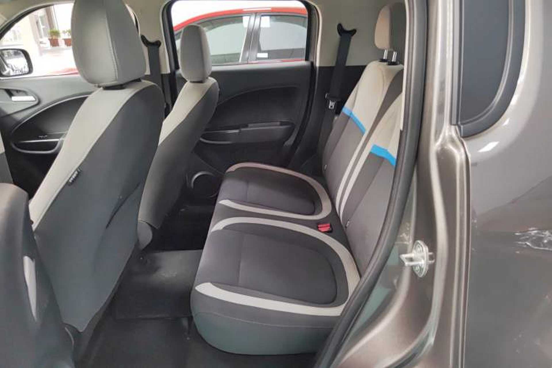 Used ORA White Cat 2022 Upgraded Model 305km Range Luxury Version Lithium-Ion Battery Interior 3