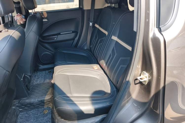 Used ORA White Cat 2022 Xiaoyue Mao Edition 360 km Luxury Model Lithium NMC Left Rear Seat