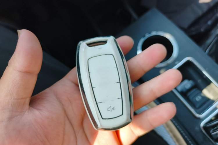 Used ORA White Cat 2022 Xiaoyue Mao Edition 360 km Luxury Model Lithium NMC Vehicle Key