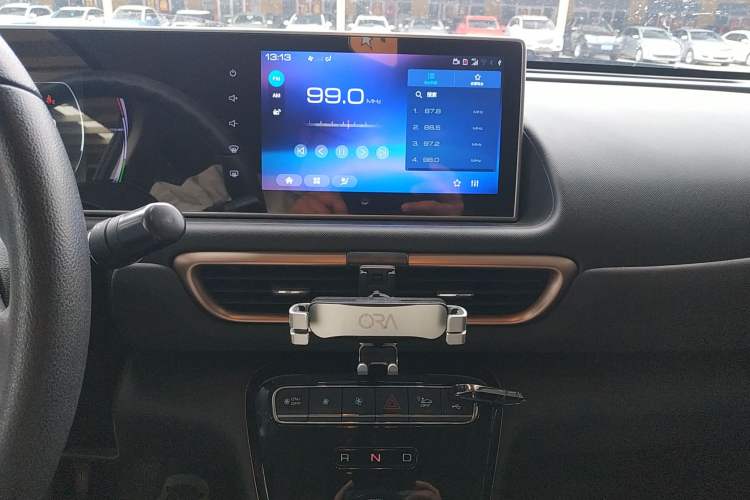 Used ORA White Cat 2022 Xiaoyue Mao Edition 401 km Flagship Model Lithium Ternary Audio And AC Panel