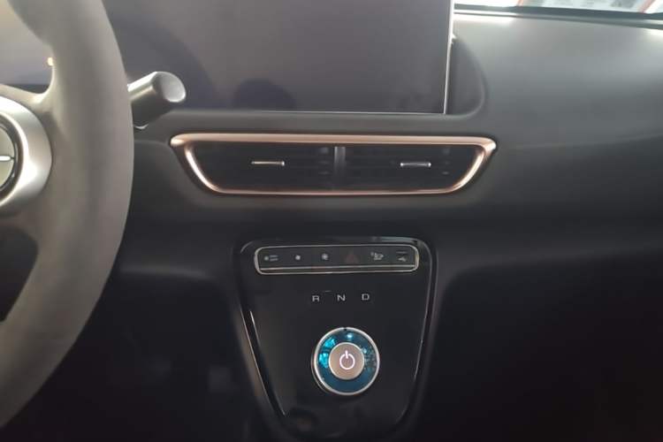 Used ORA White Cat 2022 Xiaoyue Mao Edition 360 km Luxury Model Lithium NMC Audio And AC Panel