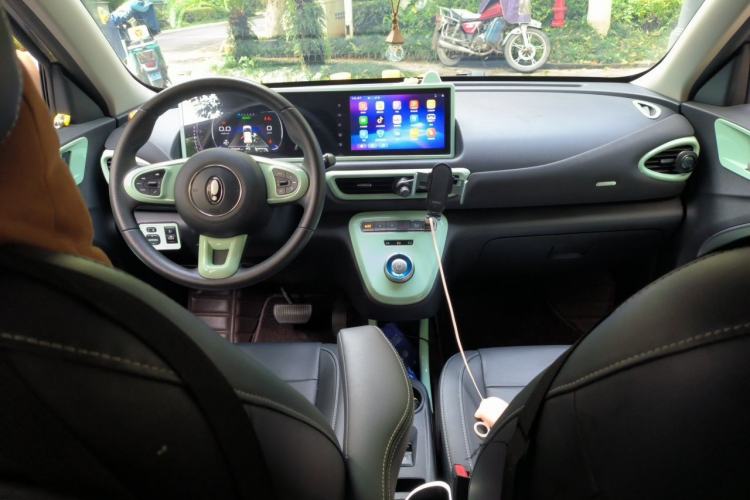 Used ORA White Cat 2022 Xiaoyue Mao Edition 360 km Luxury Model Lithium NMC Center Console