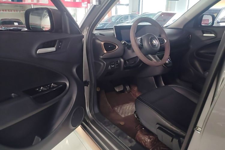 Used ORA White Cat 2022 Xiaoyue Mao Edition 360 km Luxury Model Lithium NMC Driver Seat