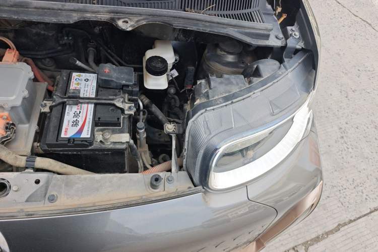 Used ORA White Cat 2022 Xiaoyue Mao Edition 401 km Flagship Model Lithium Ternary Engine Bay Left