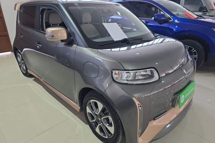 Used ORA White Cat 2022 Xiaoyue Mao Edition 360 km Luxury Model Lithium NMC Front Right 45 Deg