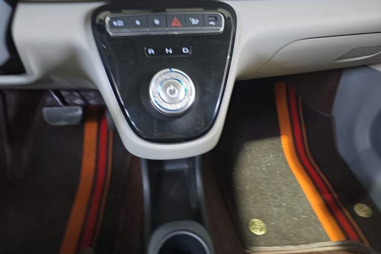 Used ORA White Cat 2022 Xiaoyue Mao Edition 360 km Luxury Model Lithium NMC Gear Lever