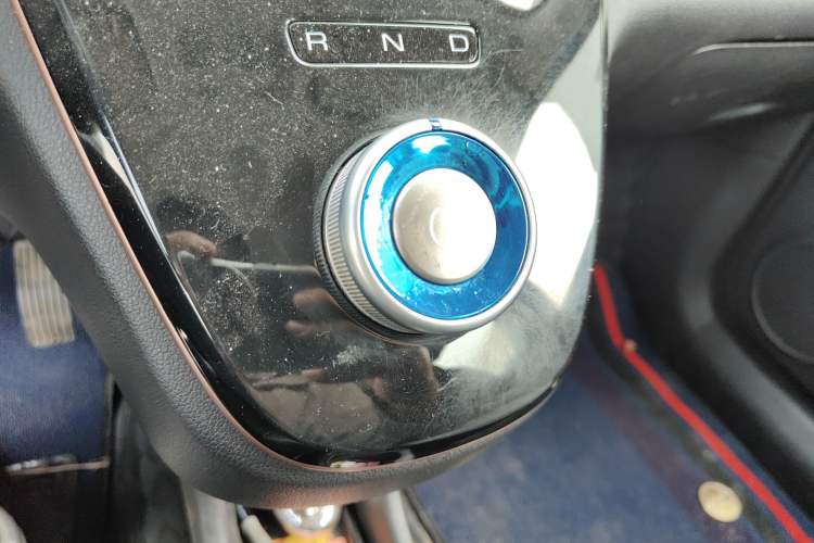 Used ORA White Cat 2022 Xiaoyue Mao Edition 360 km Luxury Model Lithium NMC Gear Lever