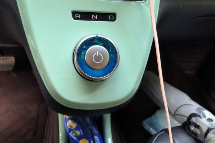 Used ORA White Cat 2022 Xiaoyue Mao Edition 360 km Luxury Model Lithium NMC Gear Lever