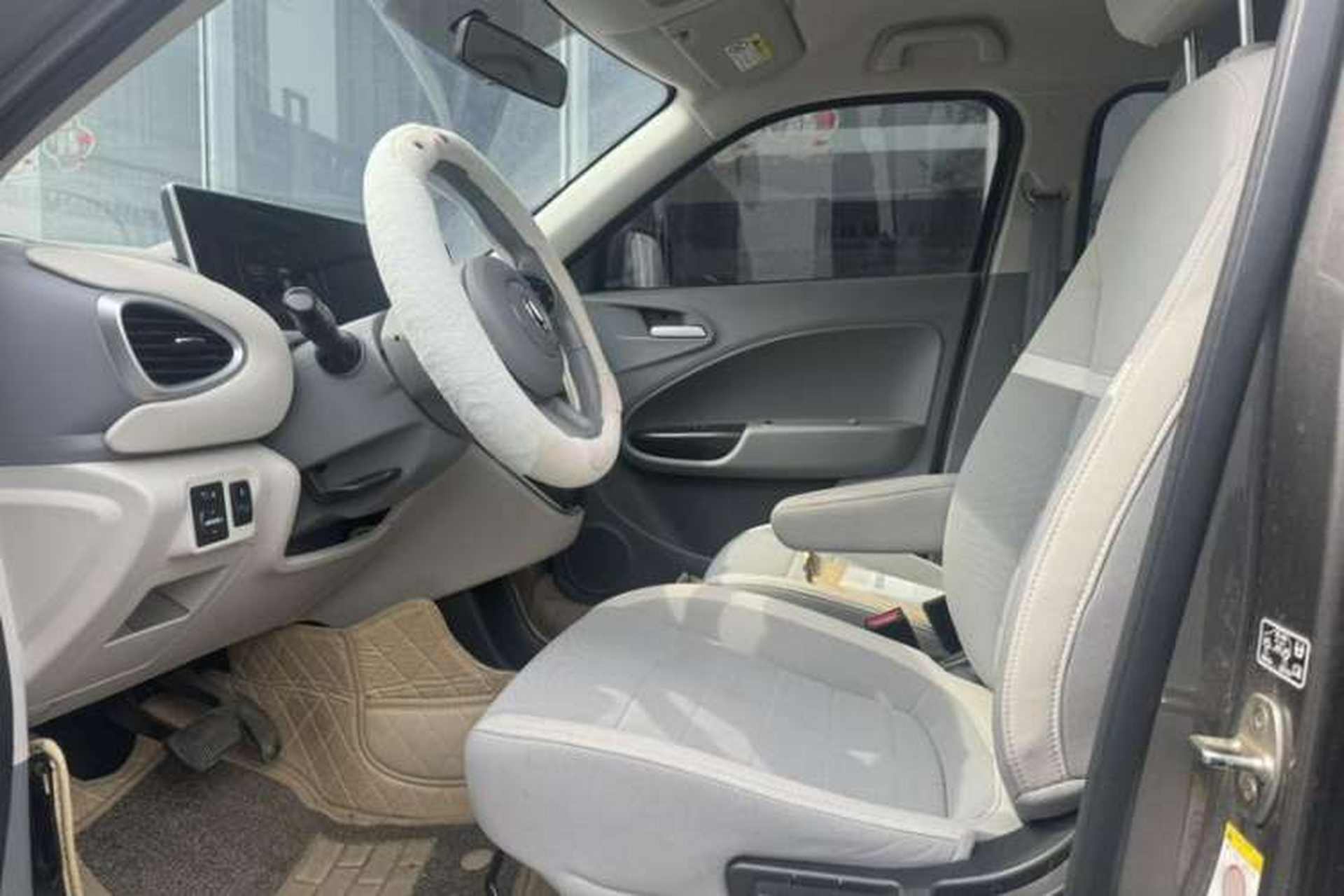 Used ORA White Cat 2022 Upgraded Model 305km Range Luxury Version Lithium-Ion Battery Interior 1