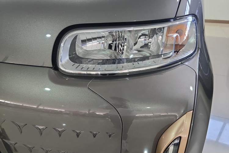 Used ORA White Cat 2022 Xiaoyue Mao Edition 360 km Luxury Model Lithium NMC Left Front Headlight