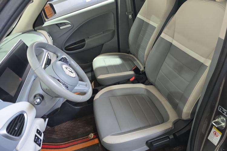 Used ORA White Cat 2022 Xiaoyue Mao Edition 360 km Luxury Model Lithium NMC Left Front Seat