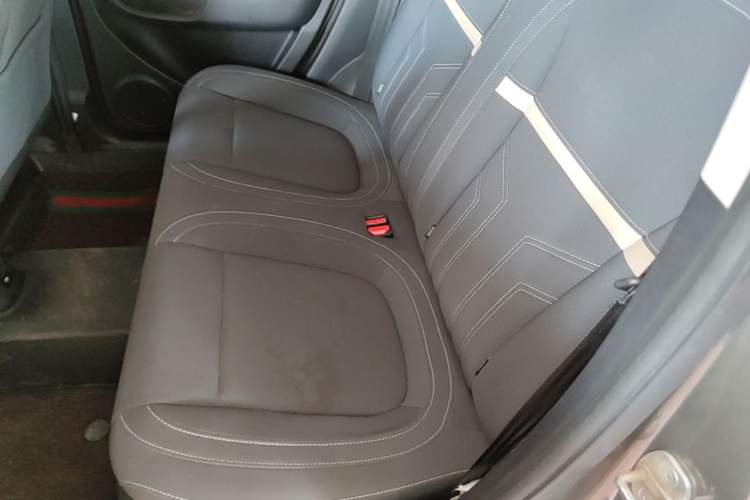Used ORA White Cat 2022 Upgraded Model 305km Comfort Version Lithium-Ion Battery Left Rear Seat