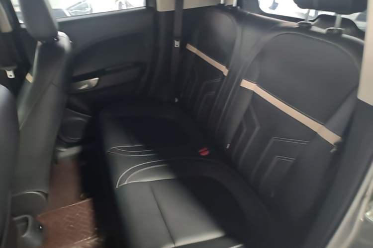 Used ORA White Cat 2022 Xiaoyue Mao Edition 360 km Luxury Model Lithium NMC Left Rear Seat