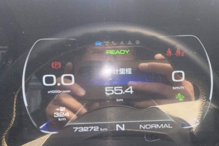 Used ORA White Cat 2022 Xiaoyue Mao Edition 401 km Flagship Model Lithium Ternary Odometer Close Up