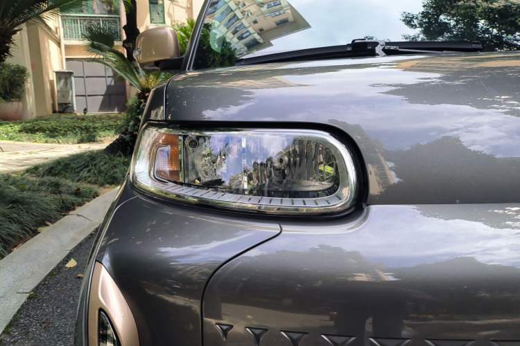 Used ORA White Cat 2022 Xiaoyue Mao Edition 360 km Luxury Model Lithium NMC Right Front Headlight