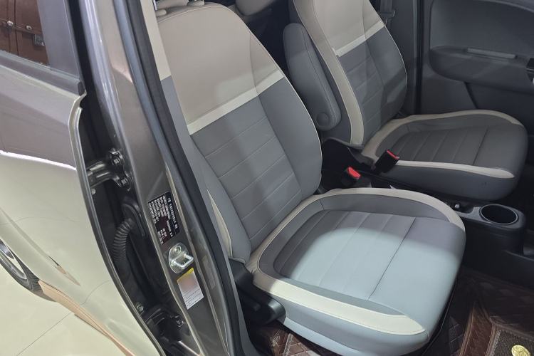 Used ORA White Cat 2022 Xiaoyue Mao Edition 360 km Luxury Model Lithium NMC Right Front Seat