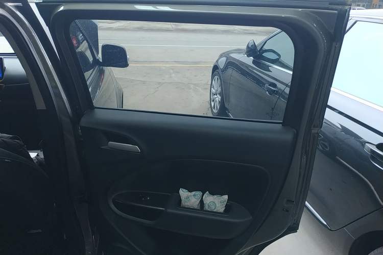 Used ORA White Cat 2022 Xiaoyue Mao Edition 401 km Flagship Model Lithium Ternary Right Rear Door Interior